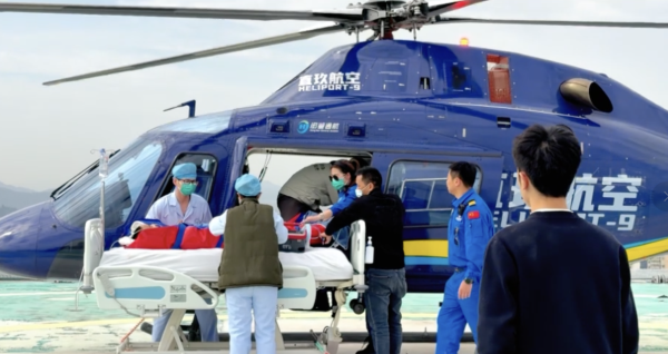 配资公司排名前十 舞狮少年高处坠落，“空中ICU”跨越千里生命接力