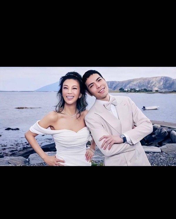 国内股票配资资讯 从甜蜜求婚到婚姻告急？萧敬腾夫妇婚后问题频出，姐弟恋真的不靠谱？